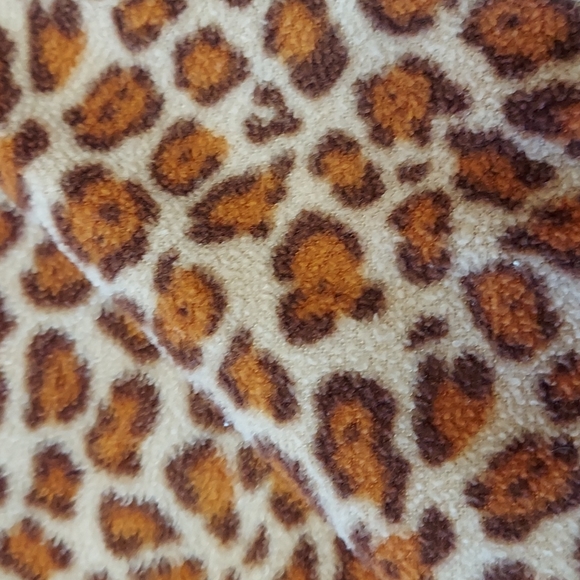 COPY - Ladies Leopard Print XL Pajamas - Picture 3 of 9
